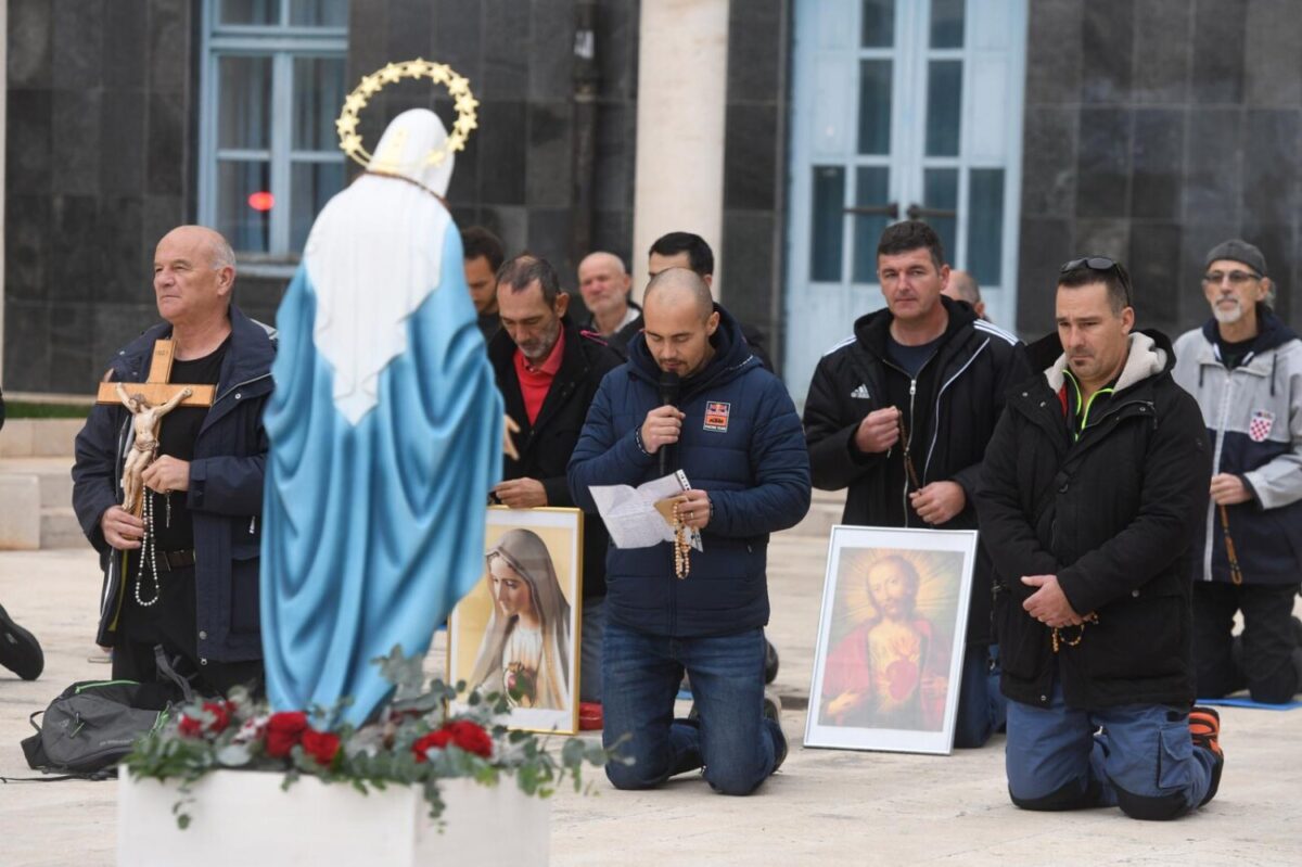 ibenik: Mukarci mole krunicu svake prve subote u mjesecu