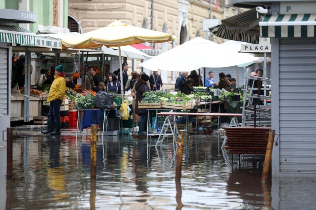 Rijeka: Poplavljene ulice oko gradske tržnice