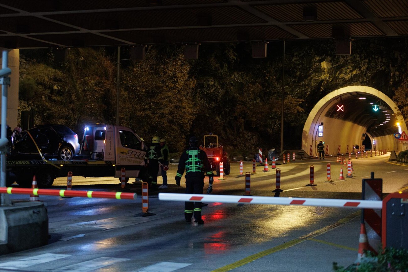 Dvije osobe poginule u prometnoj nesreći u tunelu Učka Dvije osobe poginule u prometnoj nesreći u tunelu Učka