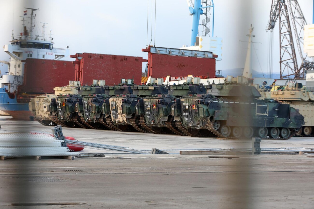 Rijeka: Otkrivena borbena vozila Bradley u riječkoj luci Rijeka: Otkrivena borbena vozila Bradley u riječkoj luci