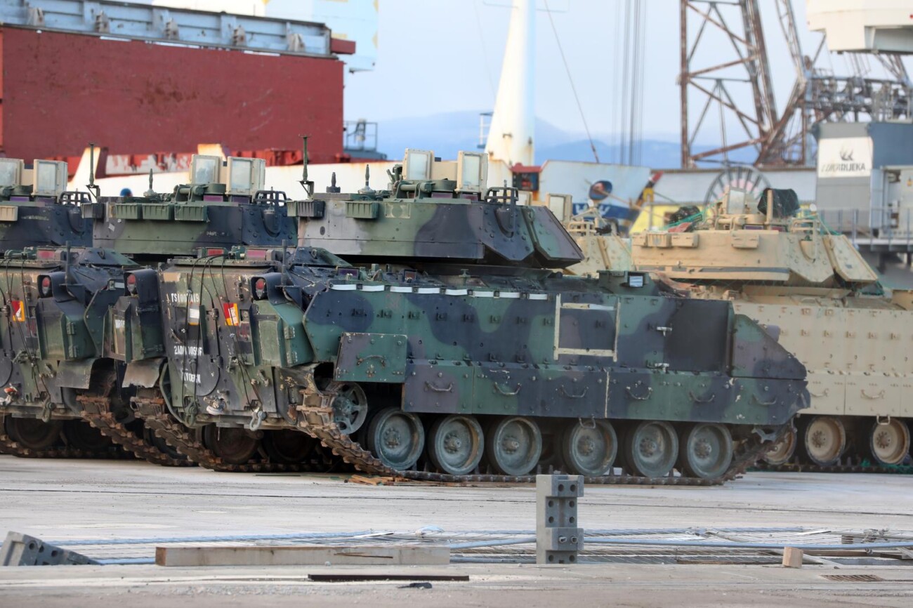 Rijeka: Otkrivena borbena vozila Bradley u riječkoj luci Rijeka: Otkrivena borbena vozila Bradley u riječkoj luci