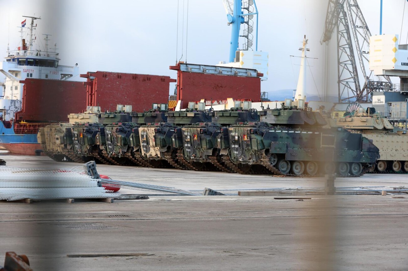 Rijeka: Otkrivena borbena vozila Bradley u riječkoj luci Rijeka: Otkrivena borbena vozila Bradley u riječkoj luci