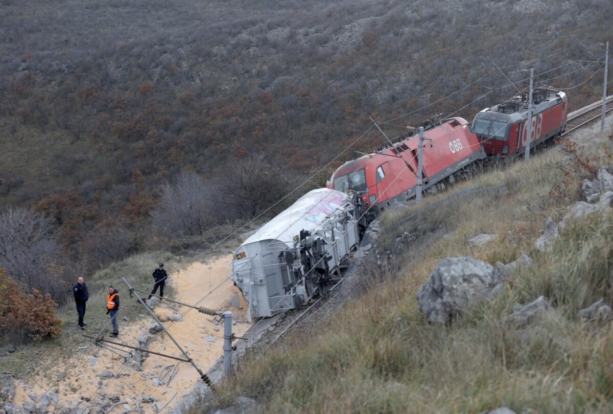 Sudar vlaka i pružnog vozila nedaleko Rijeke, nema ozlijeđenih