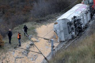 Sudar vlaka i pružnog vozila nedaleko Rijeke, nema ozlijeđenih