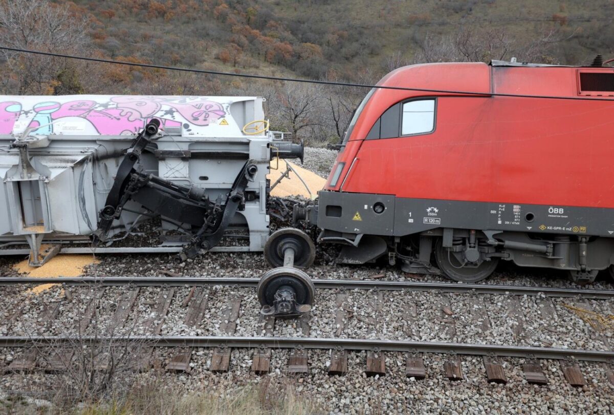 Sudar vlaka i pružnog vozila nedaleko Rijeke, nema ozlijeđenih