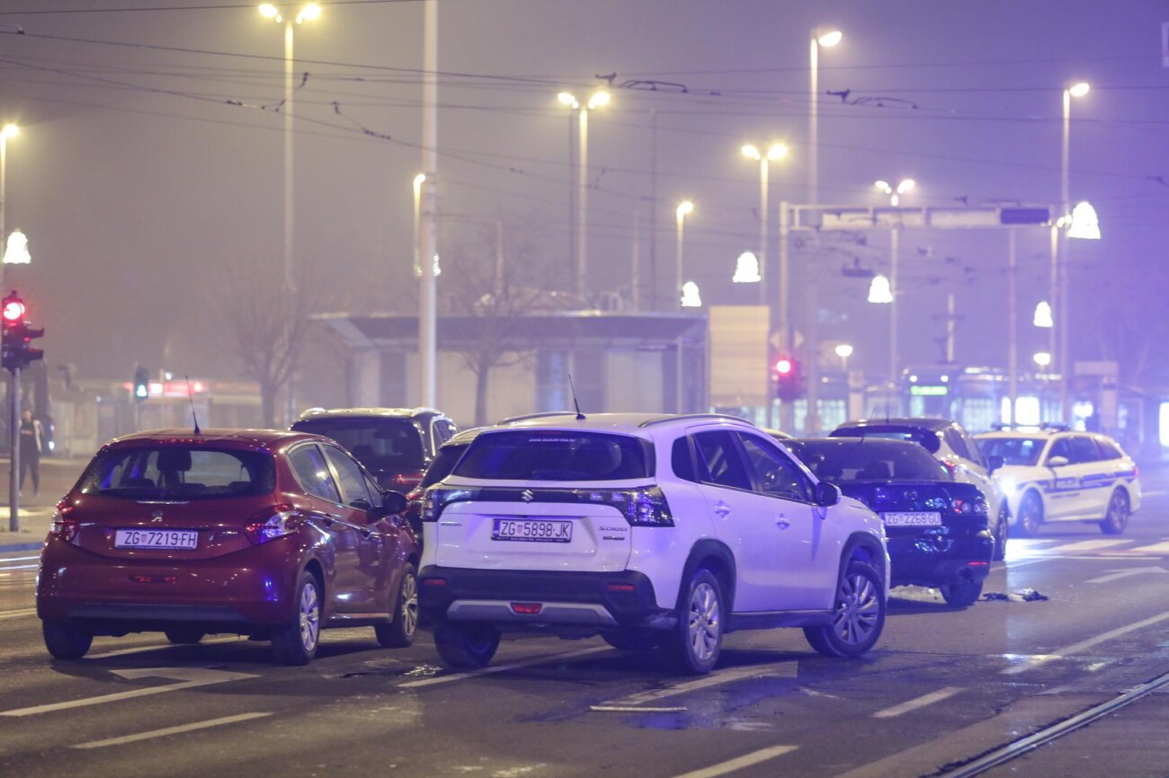 Zagreb: U policijskoj akciji u Maksimirskoj uhićeno četvero muškaraca Zagreb: U policijskoj akciji u Maksimirskoj uhićeno četvero muškaraca