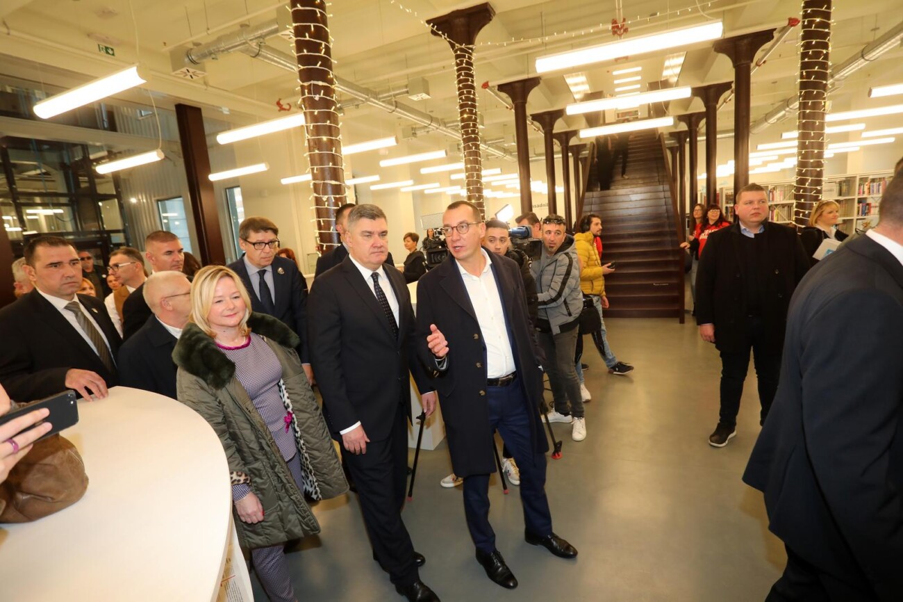 Rijeka: Zoran Milanovi? na otvorenju Gradske knjinice Rijeka Rijeka: Zoran Milanovi? na otvorenju Gradske knjinice Rijeka