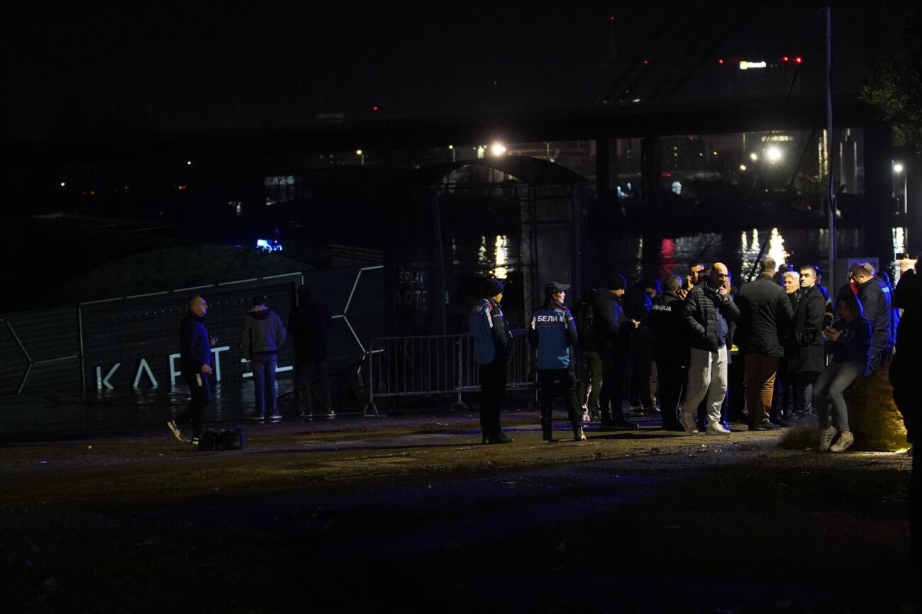 Beograd: Potonuo splav Kartel, posjetitelji skakali u Savu i plivali do obale Beograd: Potonuo splav Kartel, posjetitelji skakali u Savu i plivali do obale