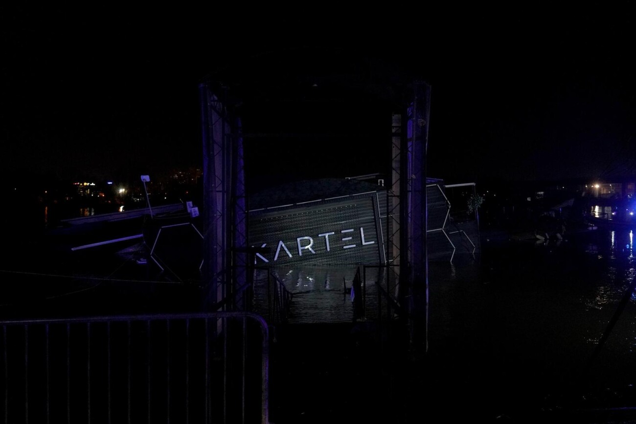 Beograd: Potonuo splav Kartel, posjetitelji skakali u Savu i plivali do obale Beograd: Potonuo splav Kartel, posjetitelji skakali u Savu i plivali do obale