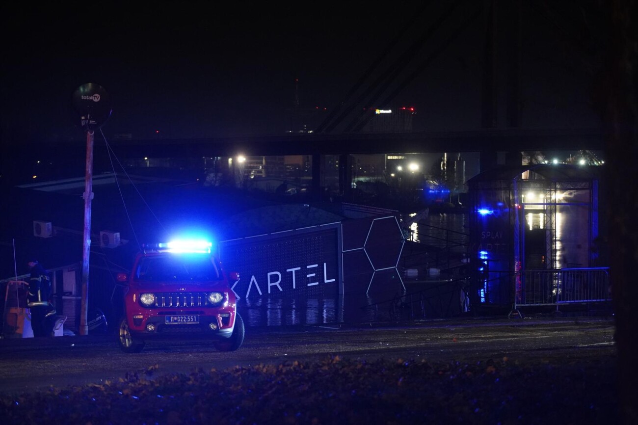 Beograd: Potonuo splav Kartel, posjetitelji skakali u Savu i plivali do obale Beograd: Potonuo splav Kartel, posjetitelji skakali u Savu i plivali do obale