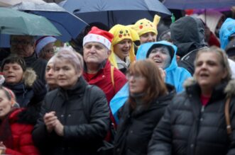 U Fužinama već tradicionalno organiziran najveći ispraćaj Stare i doček Nove godine u podne