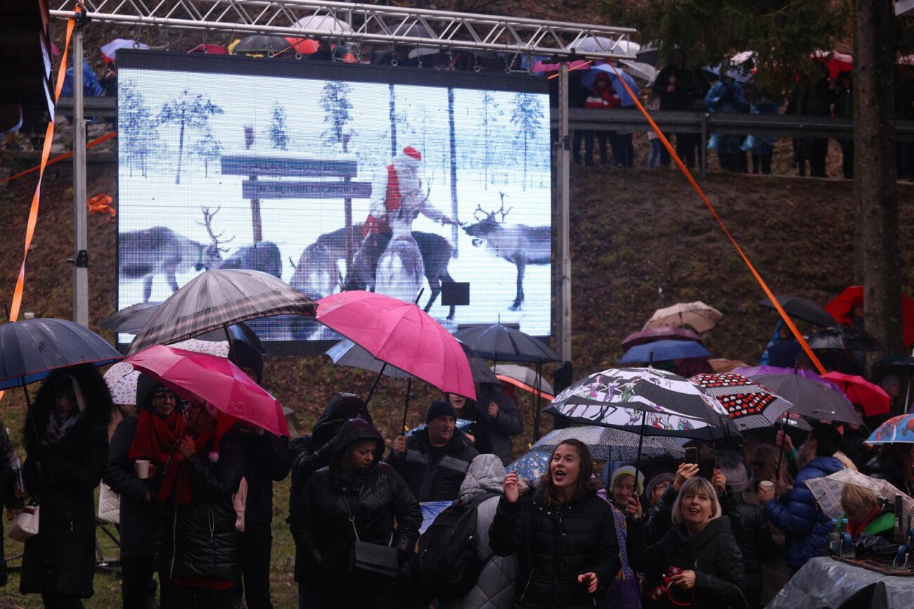 U Fužinama već tradicionalno organiziran najveći ispraćaj Stare i doček Nove godine u podne