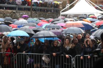 U Fužinama već tradicionalno organiziran najveći ispraćaj Stare i doček Nove godine u podne