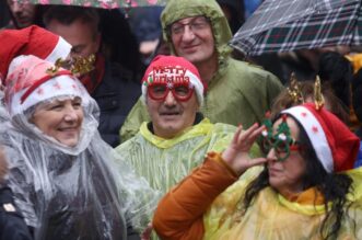 U Fužinama već tradicionalno organiziran najveći ispraćaj Stare i doček Nove godine u podne