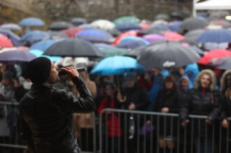 U Fužinama već tradicionalno organiziran najveći ispraćaj Stare i doček Nove godine u podne