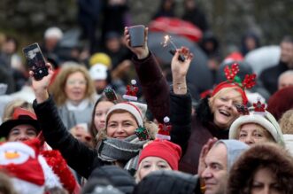 U Fužinama već tradicionalno organiziran najveći ispraćaj Stare i doček Nove godine u podne