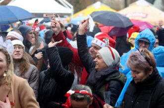 U Fužinama već tradicionalno organiziran najveći ispraćaj Stare i doček Nove godine u podne