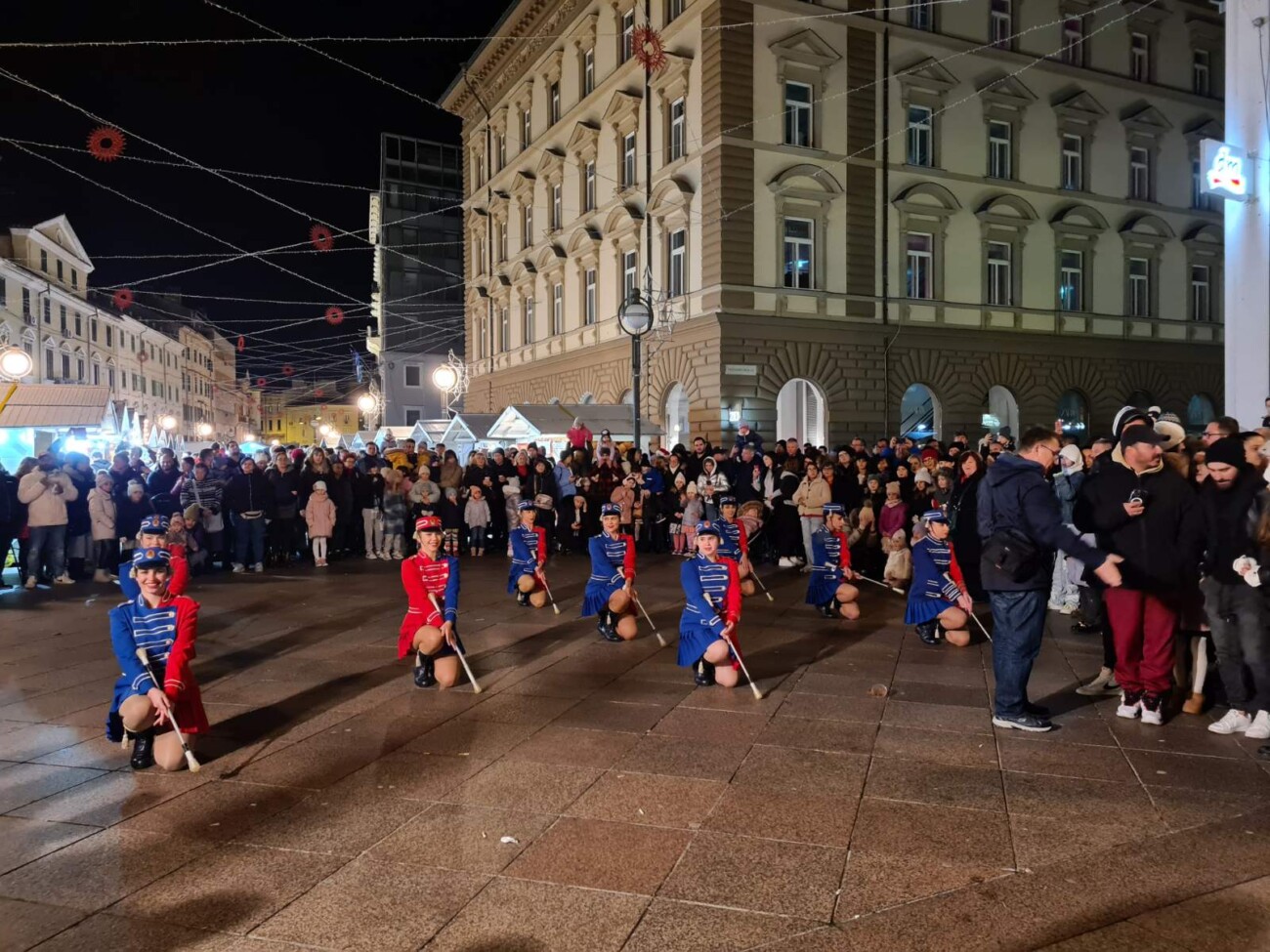 Paljenje-božićne-rasvjete-na-Korzu-1