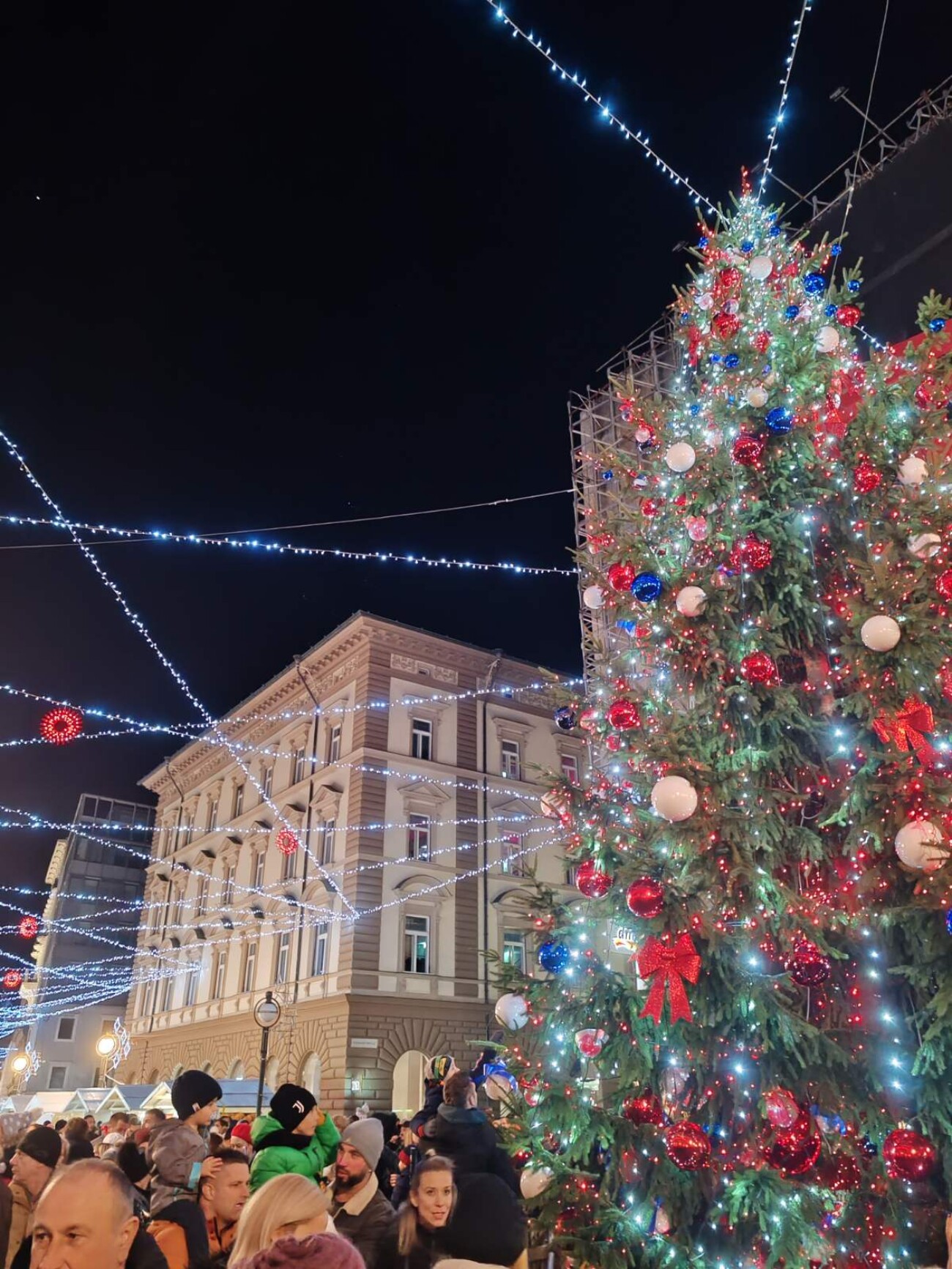 Paljenje-božićne-rasvjete-na-Korzu-4