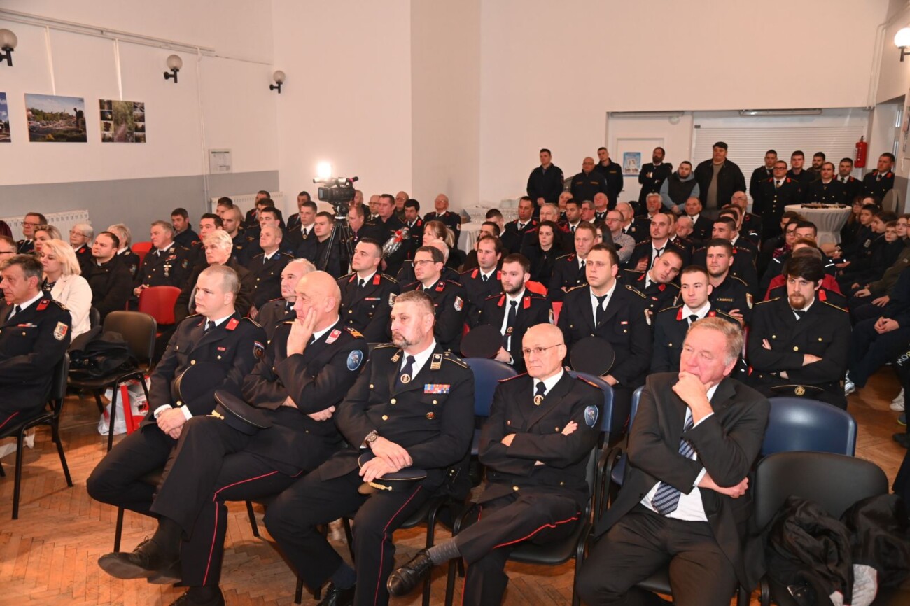 dvd halubjan 40 godina (5) dvd halubjan 40 godina (5)