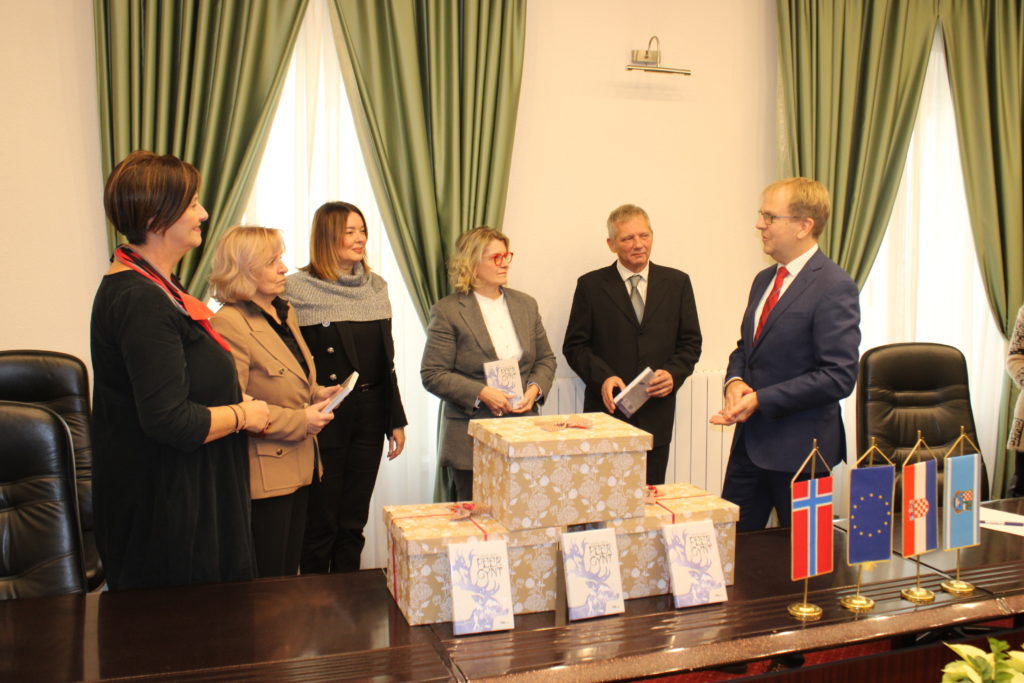 norveska donacija knjiga (3) norveska donacija knjiga (3)