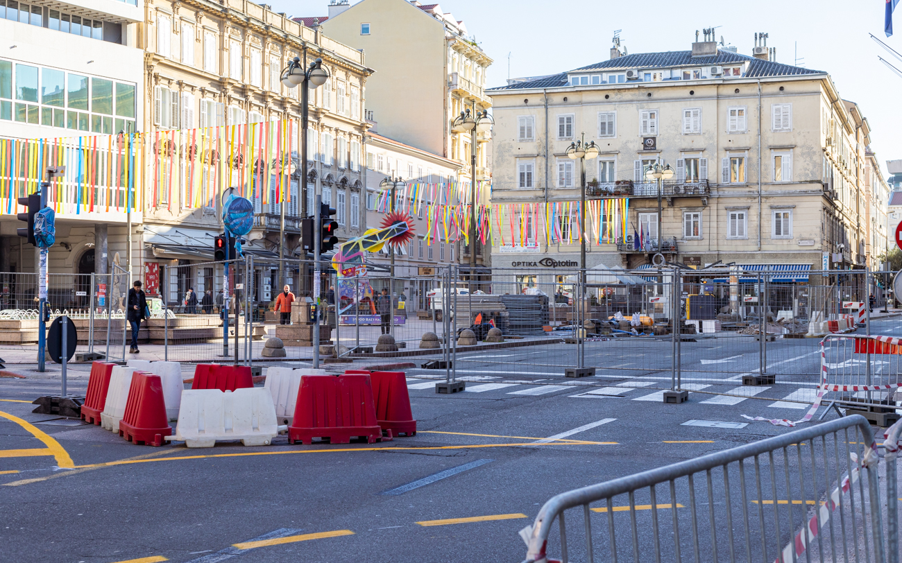 Ilustrativna Adamićeva promet-129