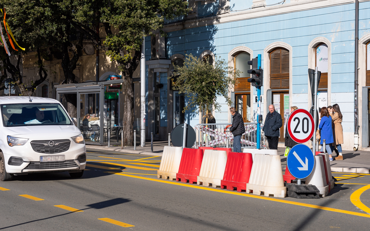 Ilustrativna Riva promet pješaci-110 Ilustrativna Riva promet pješaci-110