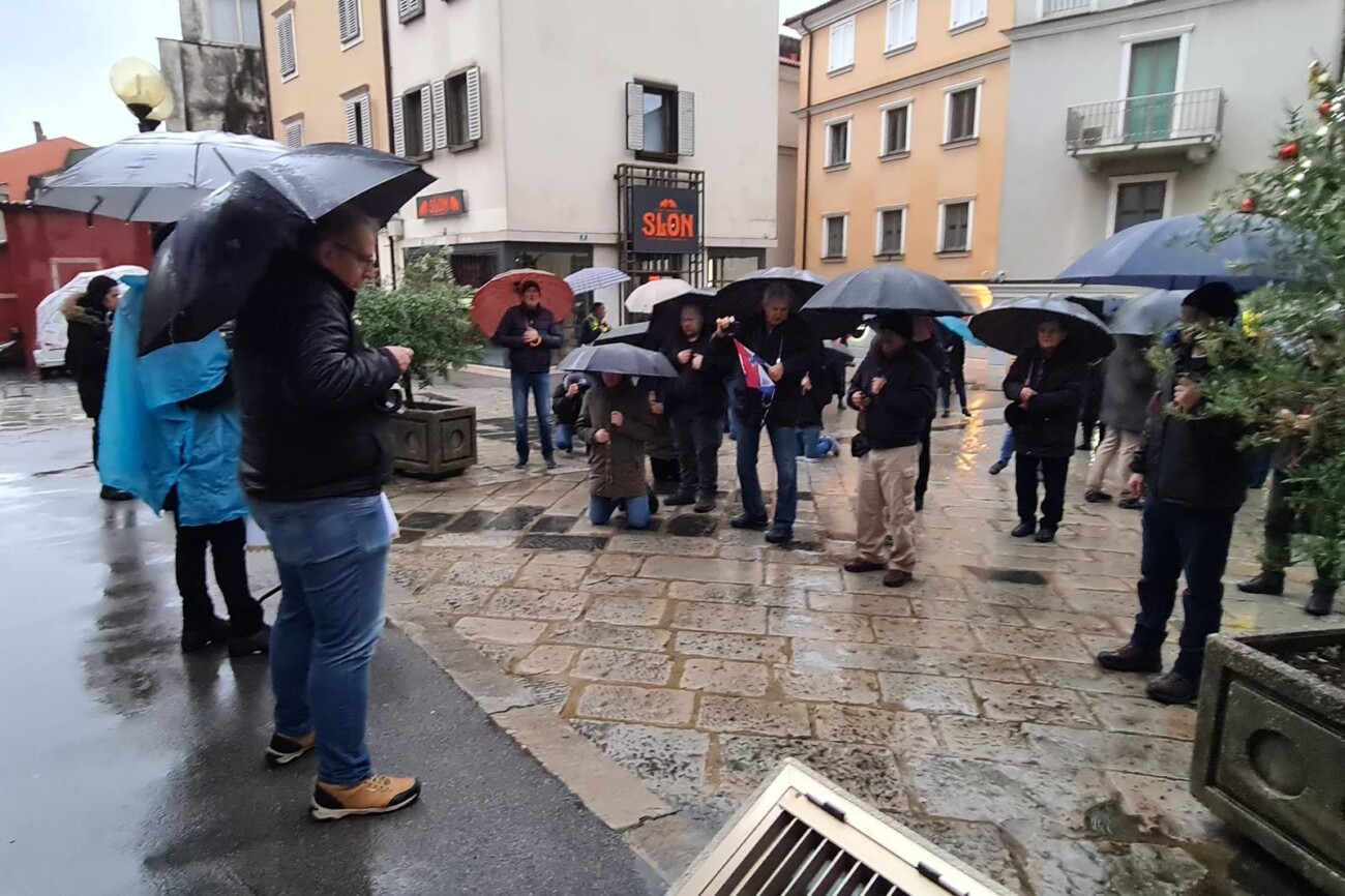 Mirni-prosvjed-protiv-molitvenog-skupa-inicijative-„Muževni-budite“-11