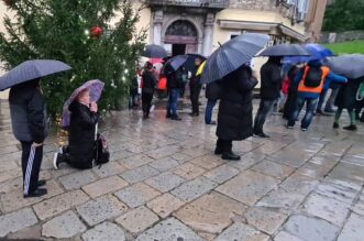 Mirni-prosvjed-protiv-molitvenog-skupa-inicijative-„Muževni-budite“-3