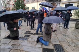 Mirni-prosvjed-protiv-molitvenog-skupa-inicijative-„Muževni-budite“-5