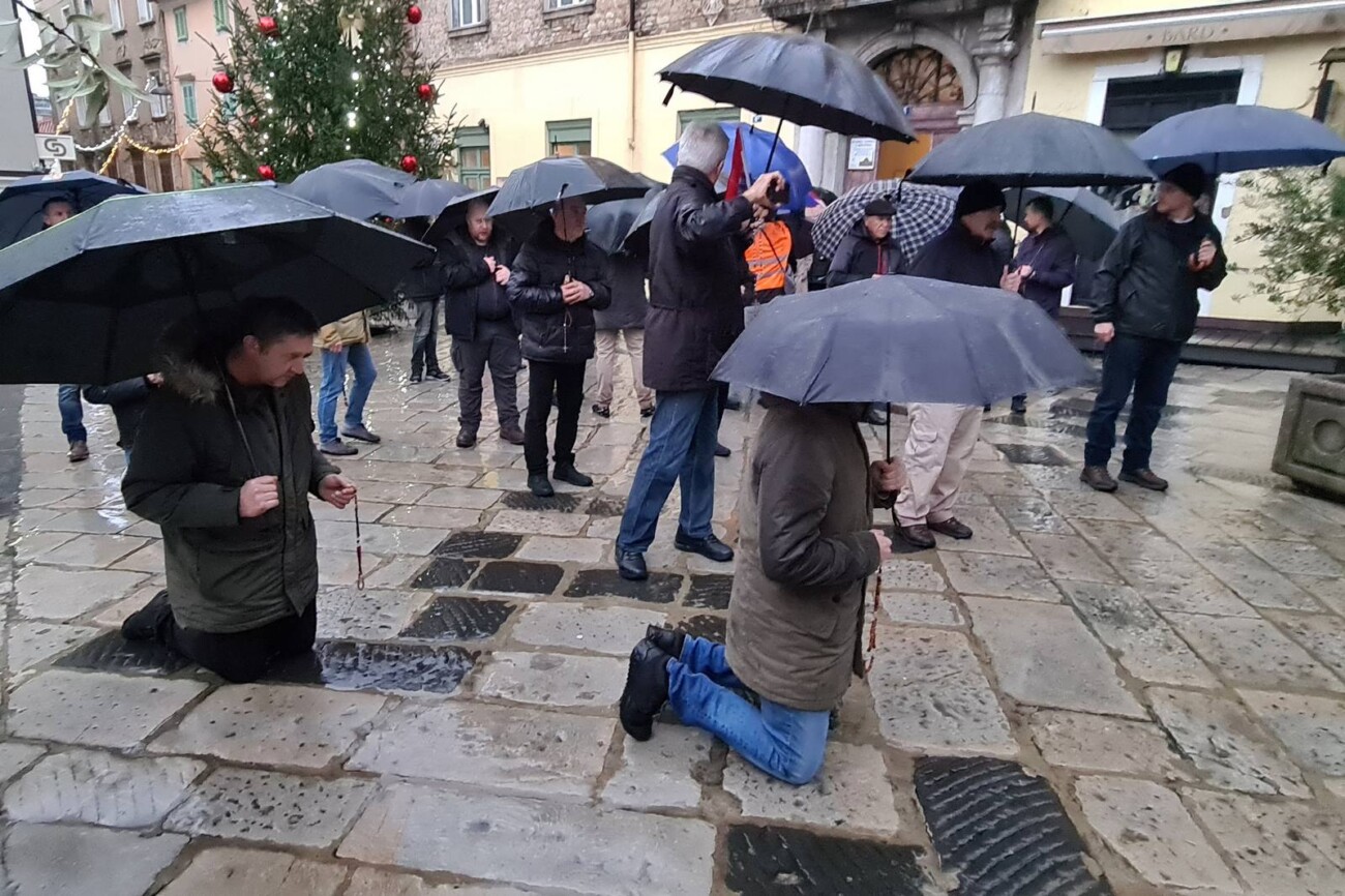 Mirni-prosvjed-protiv-molitvenog-skupa-inicijative-„Muževni-budite“-5