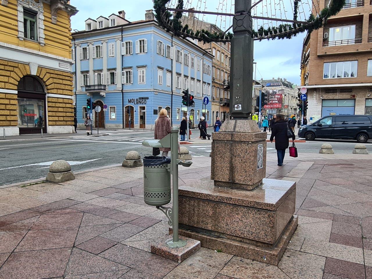 Novi-koševi-za-smeće-na-Korzu-55