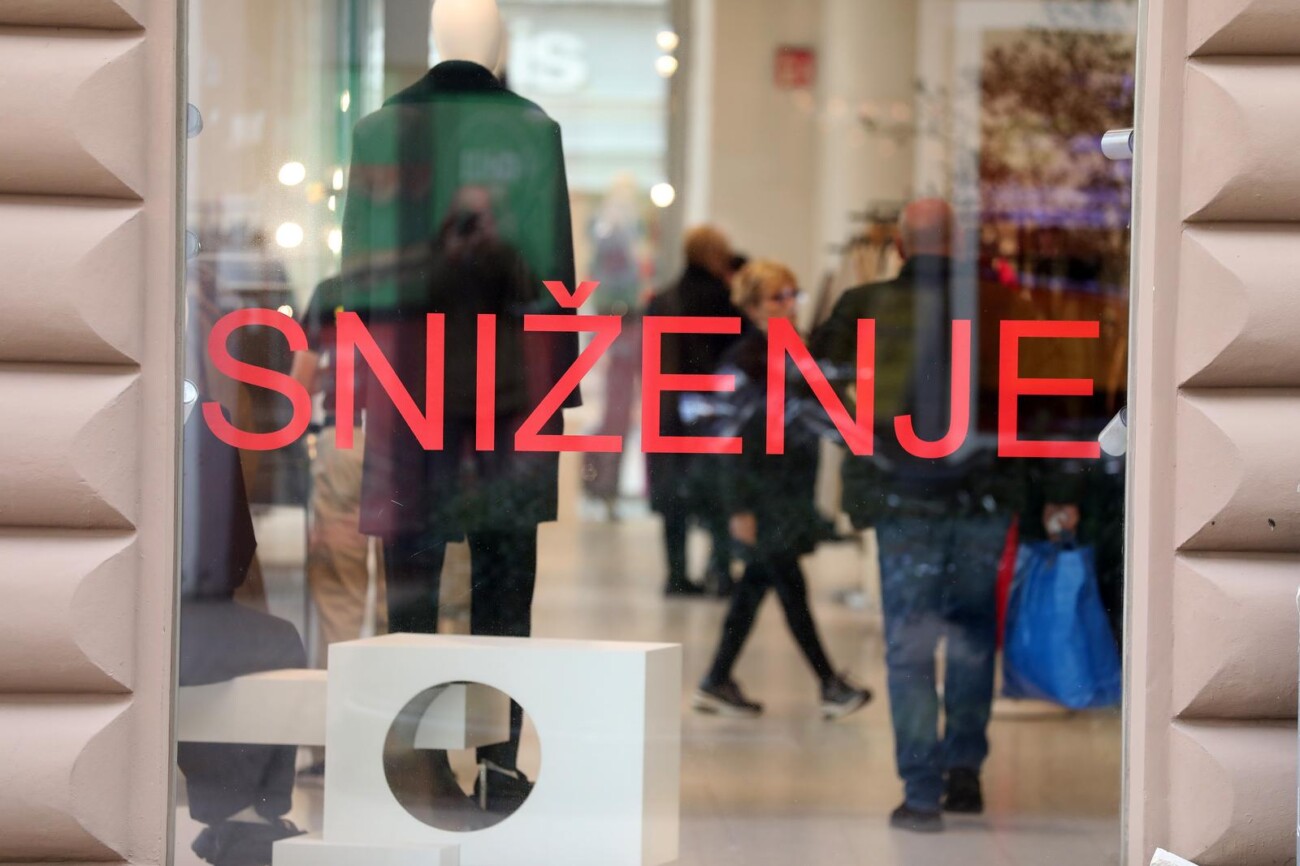 Rijeka: Pocela snizenja po trgovinama