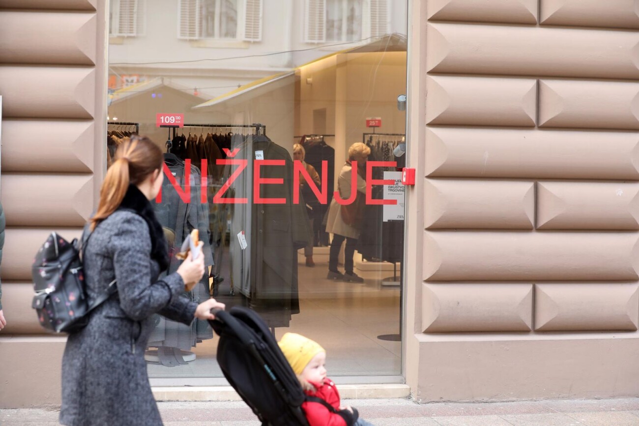 Rijeka: Pocela snizenja po trgovinama