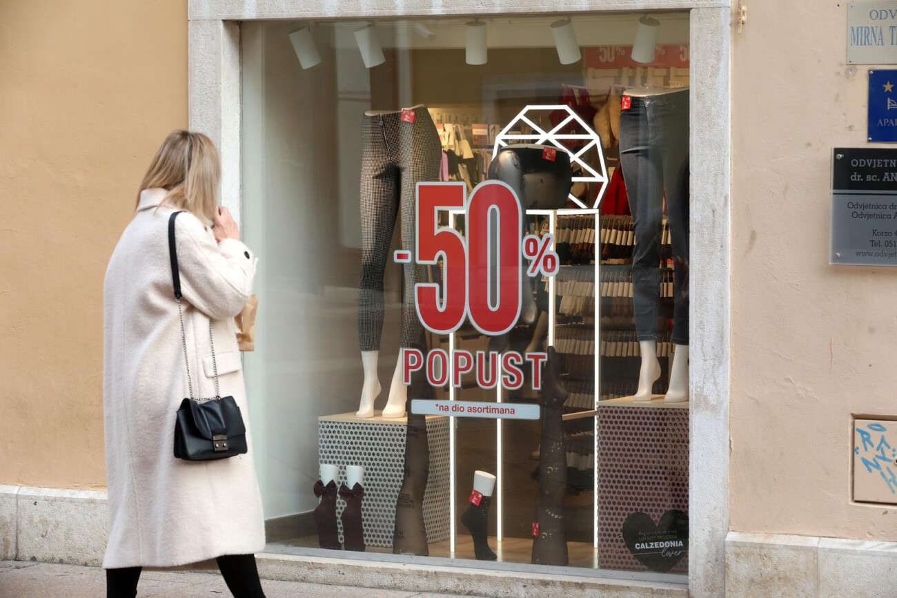 Rijeka: Pocela snizenja po trgovinama