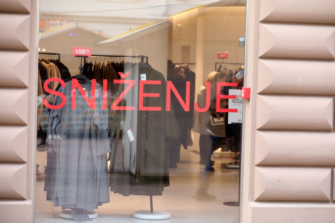 Rijeka: Pocela snizenja po trgovinama