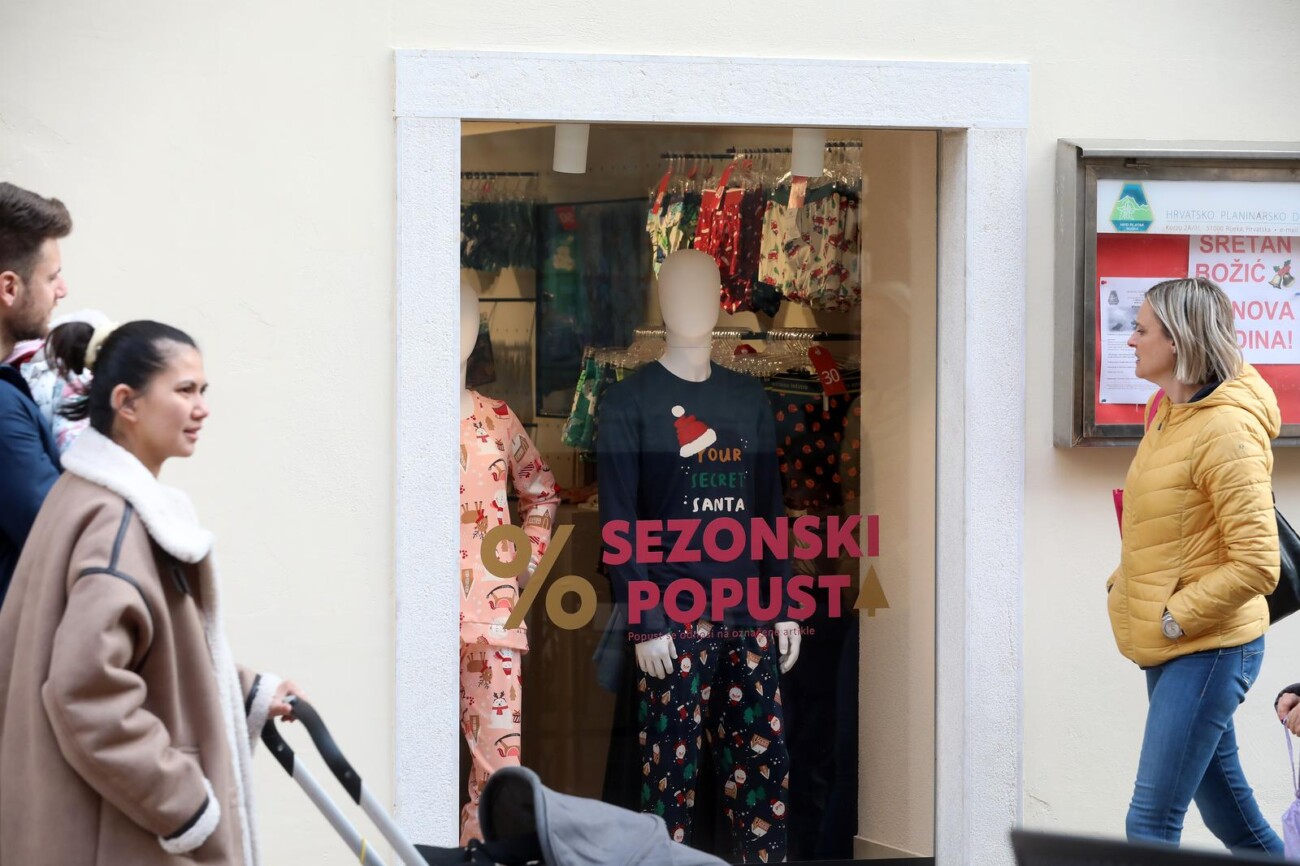 Rijeka: Pocela snizenja po trgovinama