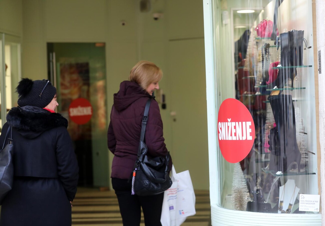 Rijeka: Pocela snizenja po trgovinama