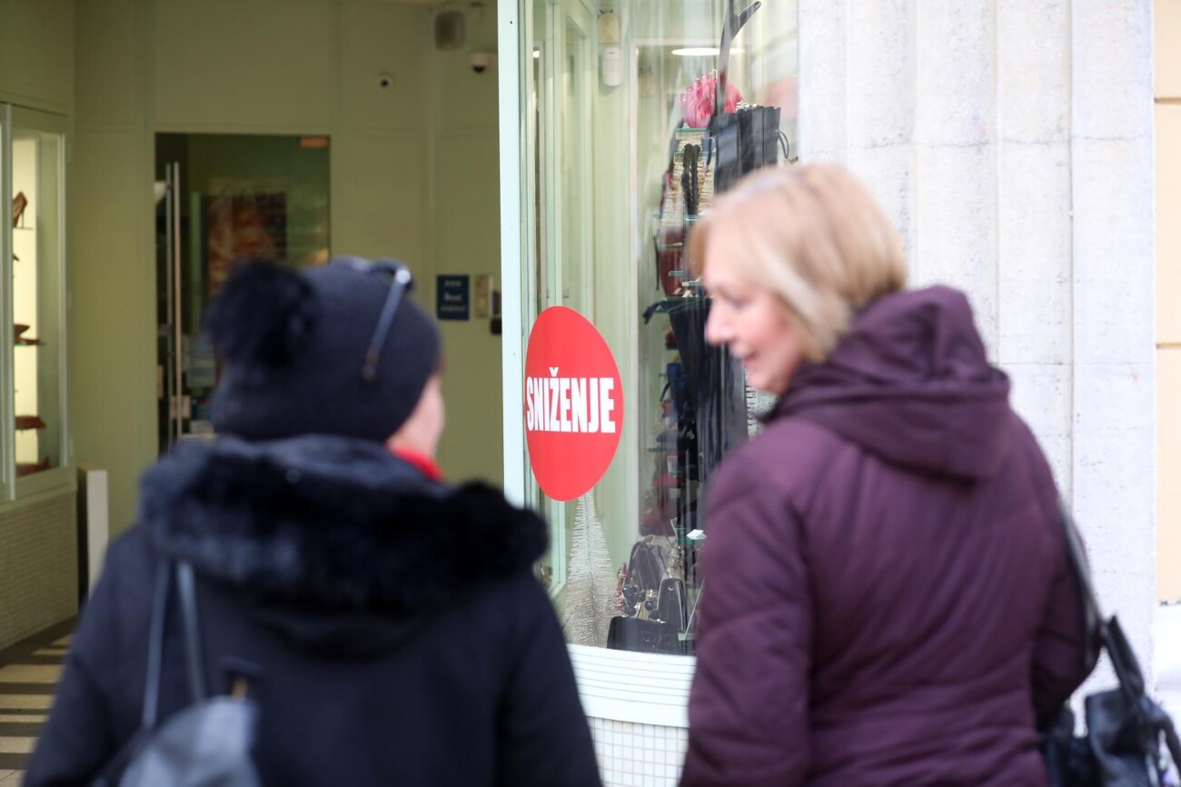 Rijeka: Pocela snizenja po trgovinama