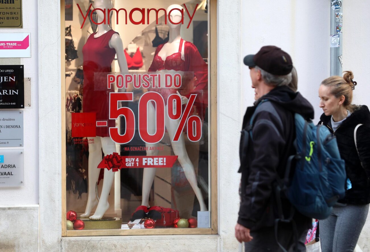 Rijeka: Pocela snizenja po trgovinama
