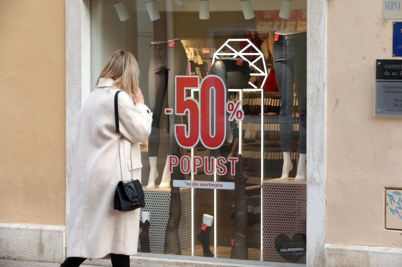 Rijeka: Pocela snizenja po trgovinama