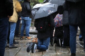 Rijeka: Molitelji pred katedralom Svetog Vida