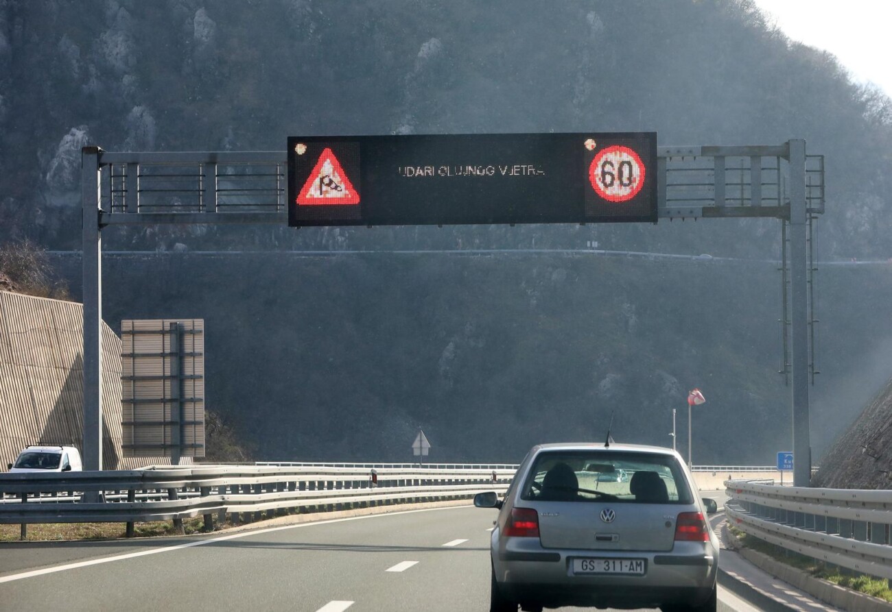 Kraljevica: Jaka bura oteava promet