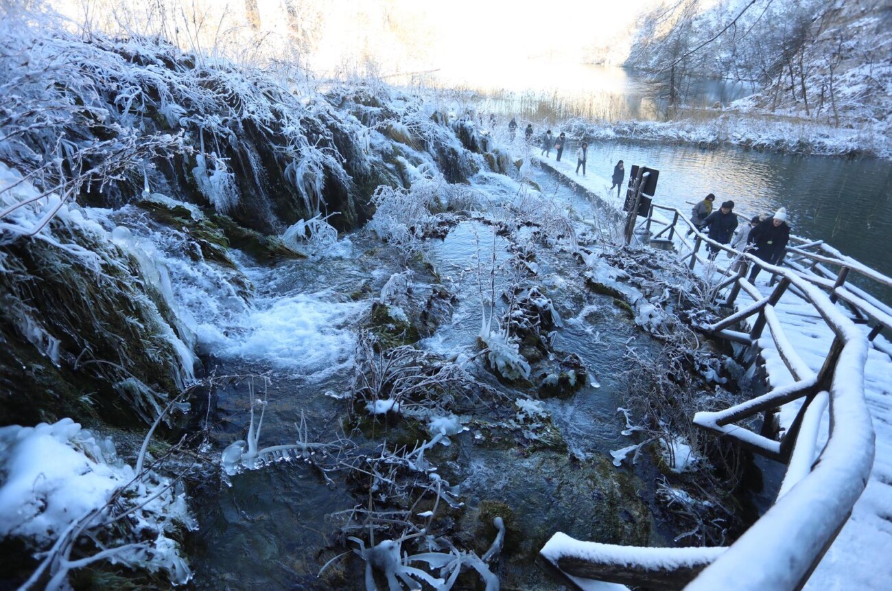 Plitvice pod snijegom i ledom Plitvice pod snijegom i ledom