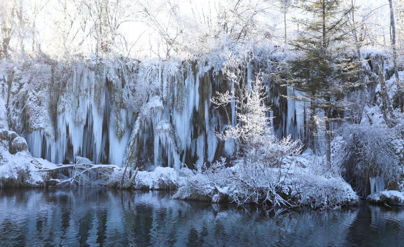 Plitvice pod snijegom i ledom Plitvice pod snijegom i ledom
