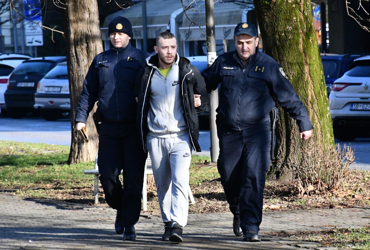 Slavonski Brod: Privođenje osumnjičenog za napad na maloljetnika koji je brutalno pretučen na Staru godinu Slavonski Brod: Privođenje osumnjičenog za napad na maloljetnika koji je brutalno pretučen na Staru godinu