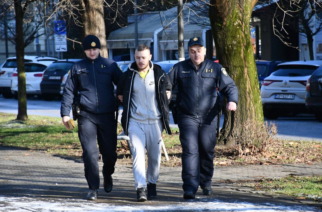 Slavonski Brod: Privođenje osumnjičenog za napad na maloljetnika koji je brutalno pretučen na Staru godinu Slavonski Brod: Privođenje osumnjičenog za napad na maloljetnika koji je brutalno pretučen na Staru godinu