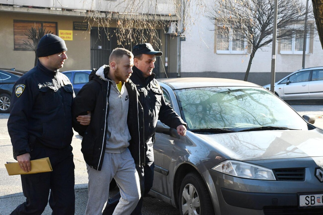 Slavonski Brod: Privođenje osumnjičenog za napad na maloljetnika koji je brutalno pretučen na Staru godinu Slavonski Brod: Privođenje osumnjičenog za napad na maloljetnika koji je brutalno pretučen na Staru godinu