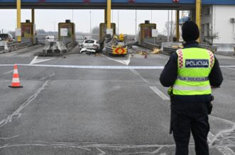 Teška nesreća kod Zaprešića, vozač udario u naplatnu kućicu i na mjestu poginuo