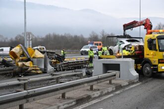 Teška nesreća kod Zaprešića, vozač udario u naplatnu kućicu i na mjestu poginuo